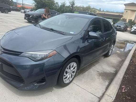 TOYOTA COROLLA 2018 5YFBURHE5JP754150 image
