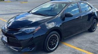 TOYOTA COROLLA 2018 5YFBURHE5JP803895 image