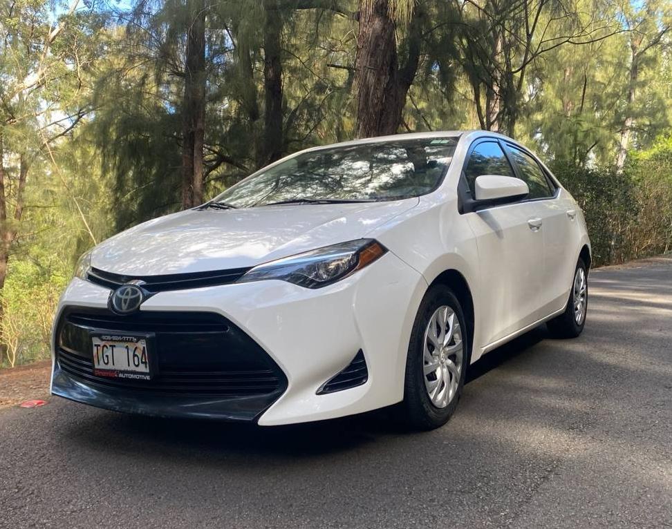 TOYOTA COROLLA 2018 5YFBURHE2JP772329 image