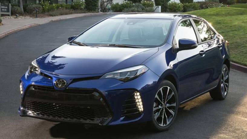 TOYOTA COROLLA 2018 5YFBURHE9JP752949 image