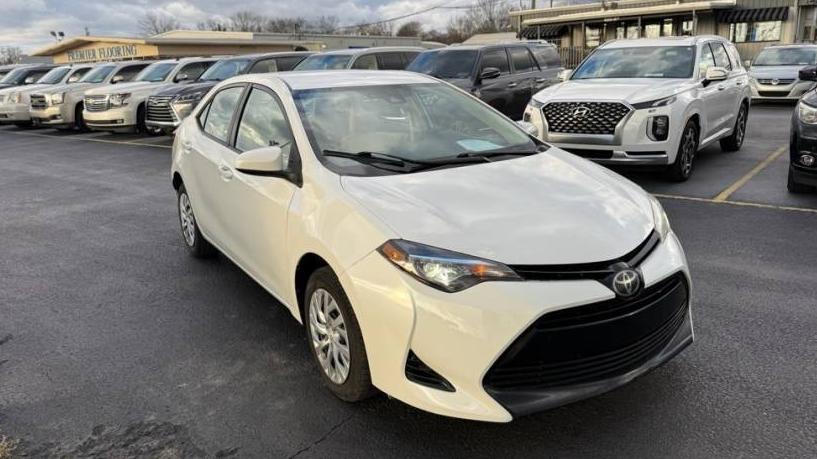 TOYOTA COROLLA 2018 5YFBURHE4JP829078 image