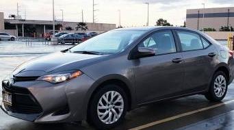 TOYOTA COROLLA 2018 5YFBURHE6JP764847 image