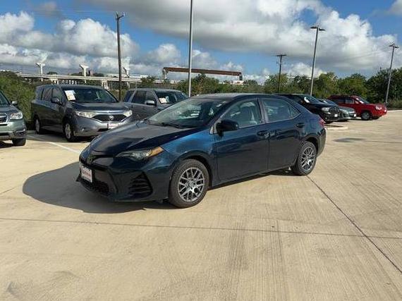 TOYOTA COROLLA 2018 5YFBURHE1JP739242 image