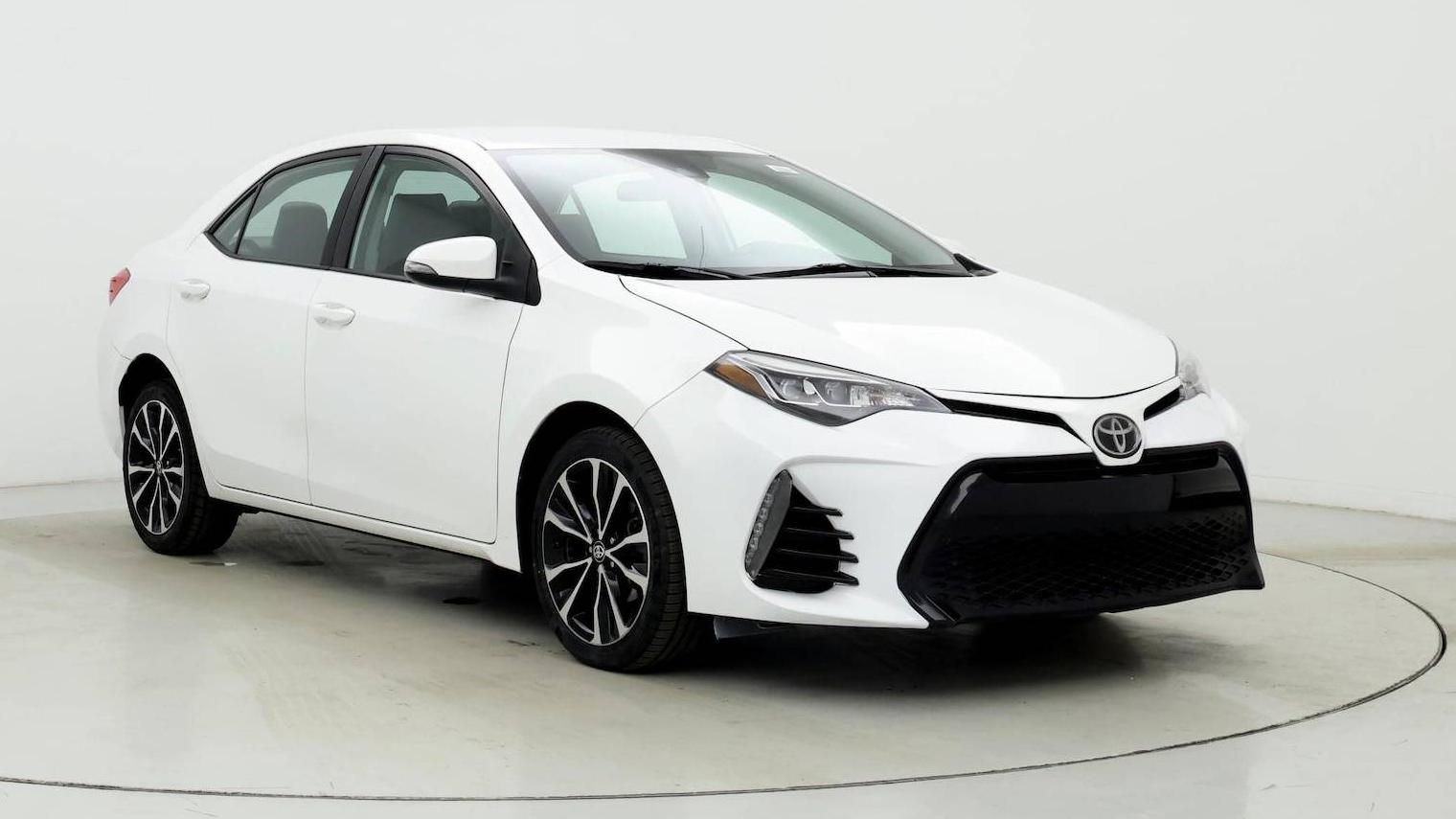 TOYOTA COROLLA 2018 5YFBURHE3JP787342 image