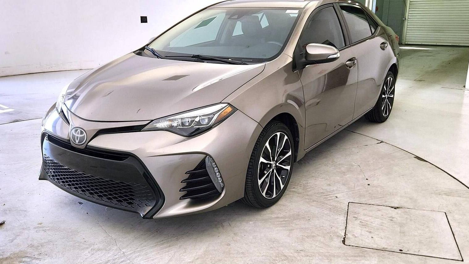 TOYOTA COROLLA 2018 5YFBURHE8JP839113 image TOYOTA COROLLA 2018 5YFBURHE8JP839113 image