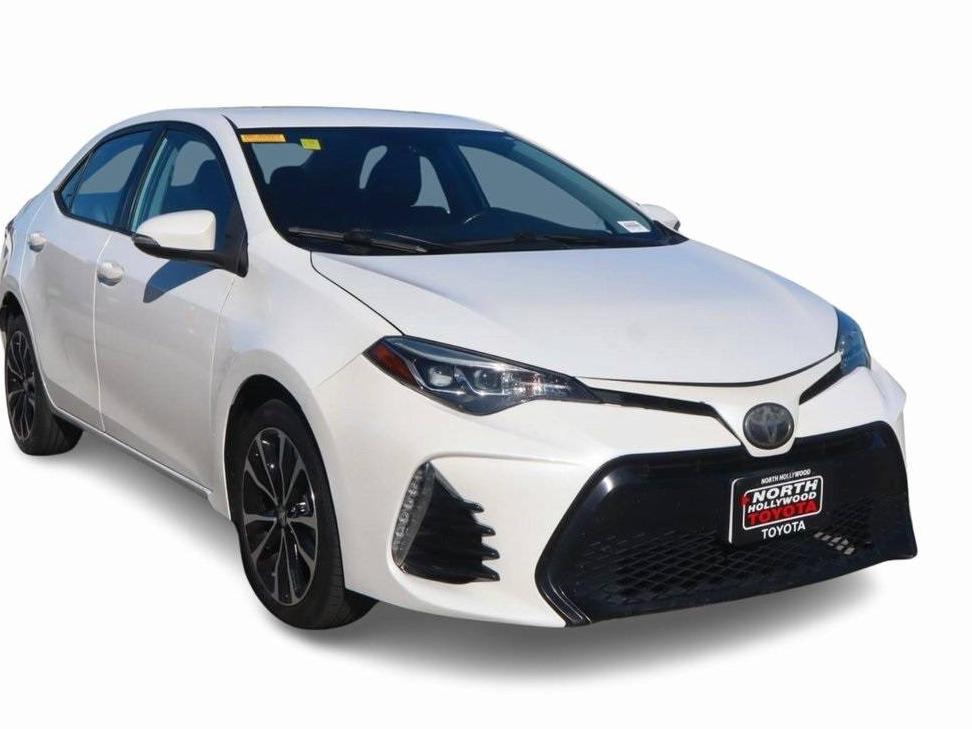 TOYOTA COROLLA 2018 5YFBURHE6JP745392 image