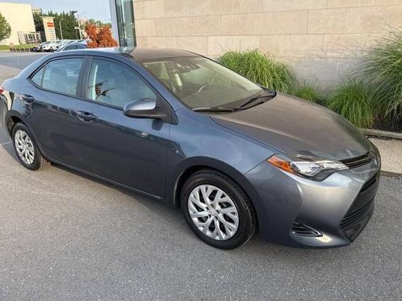 TOYOTA COROLLA 2018 2T1BURHE4JC013102 image