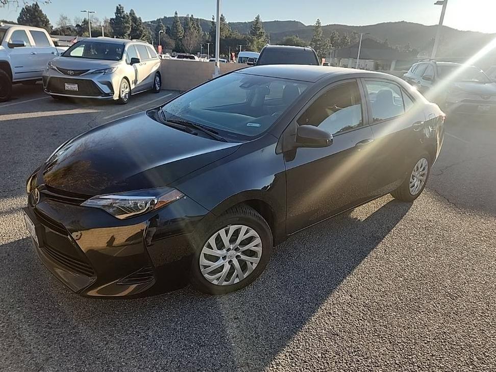 TOYOTA COROLLA 2018 5YFBURHE9JP822398 image