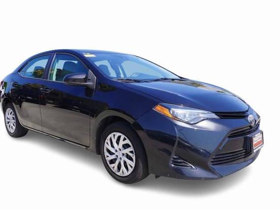 TOYOTA COROLLA 2018 5YFBURHE0JP835590 image