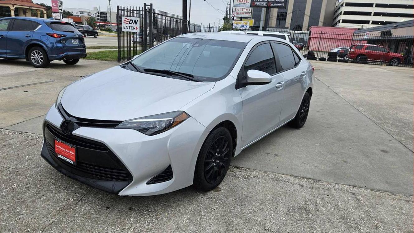 TOYOTA COROLLA 2018 5YFBURHE5JP751023 image