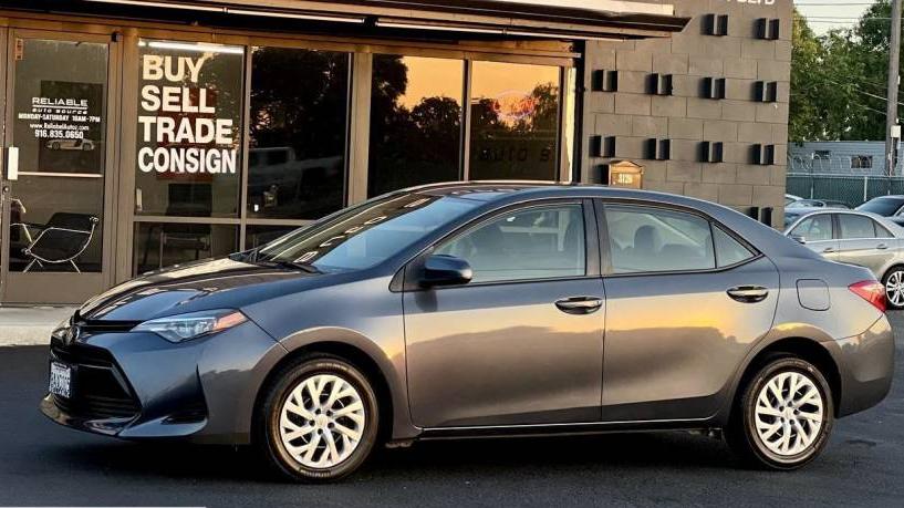 TOYOTA COROLLA 2018 5YFBURHE7JP790891 image