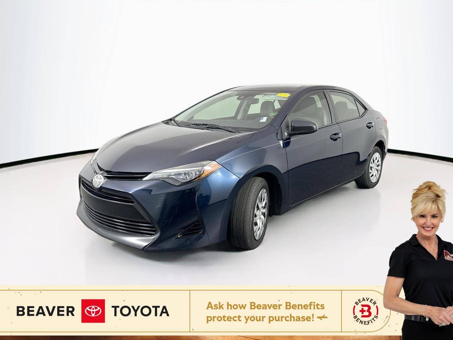 TOYOTA COROLLA 2018 5YFBURHE0JP761202 image