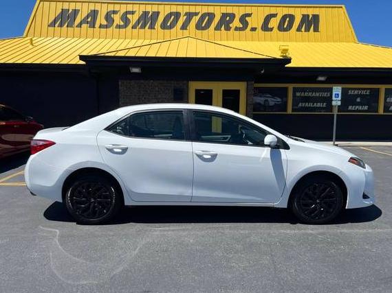 TOYOTA COROLLA 2018 5YFBURHE9JP760906 image