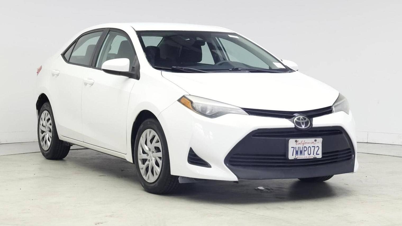 TOYOTA COROLLA 2017 5YFBURHE3HP650573 image