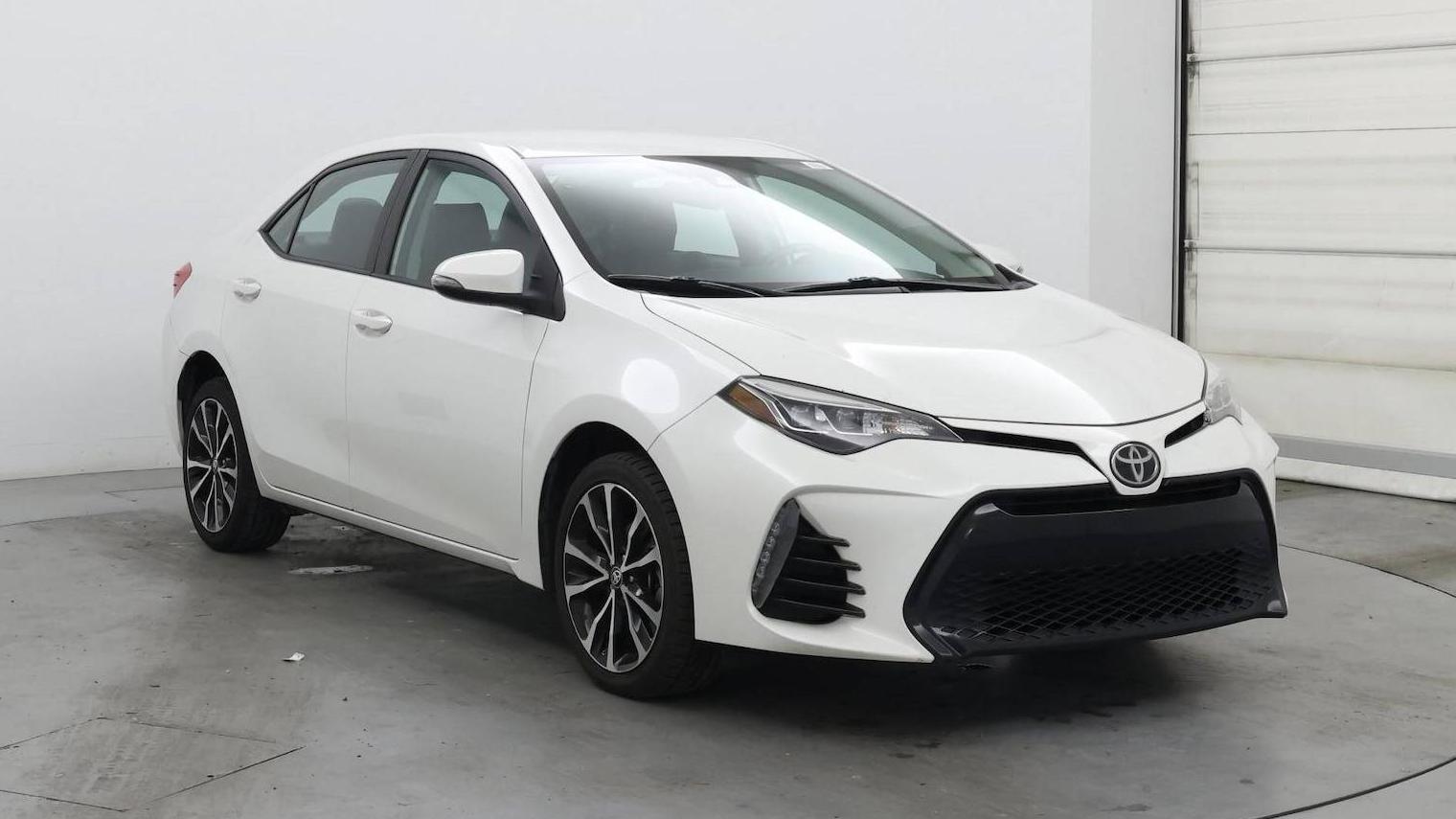 TOYOTA COROLLA 2017 5YFBURHE2HP670782 image