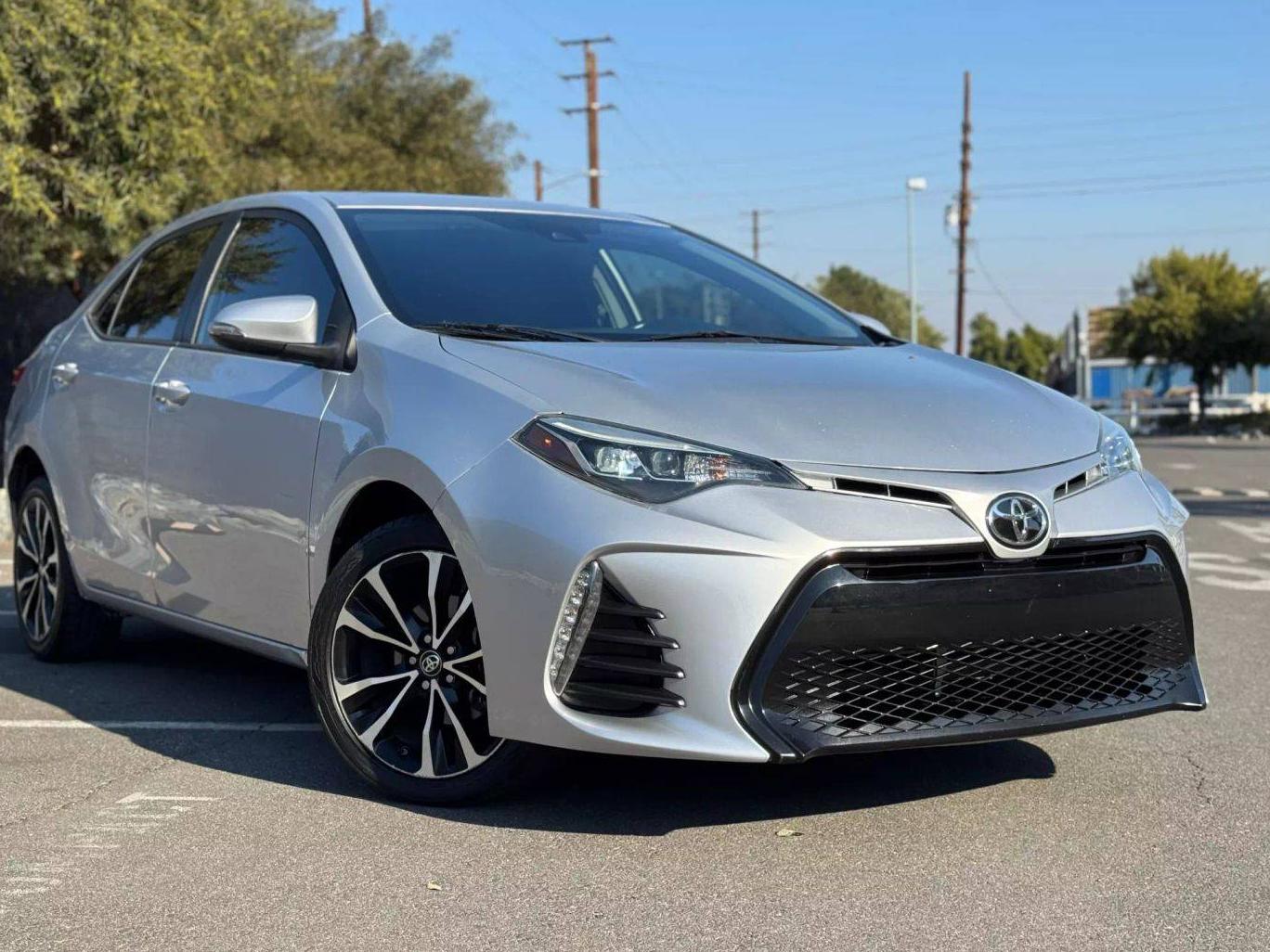 TOYOTA COROLLA 2017 5YFBURHE2HP656445 image