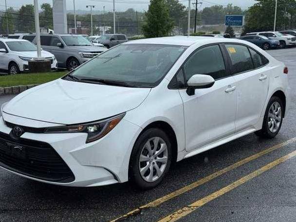 TOYOTA COROLLA 2024 5YFB4MDE2RP109024 image