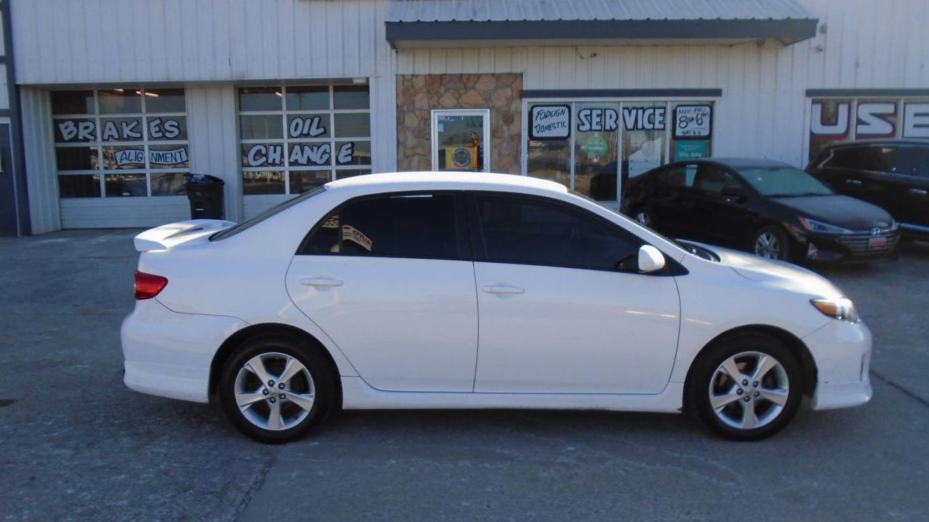 TOYOTA COROLLA 2011 2T1BU4EE8BC571348 image