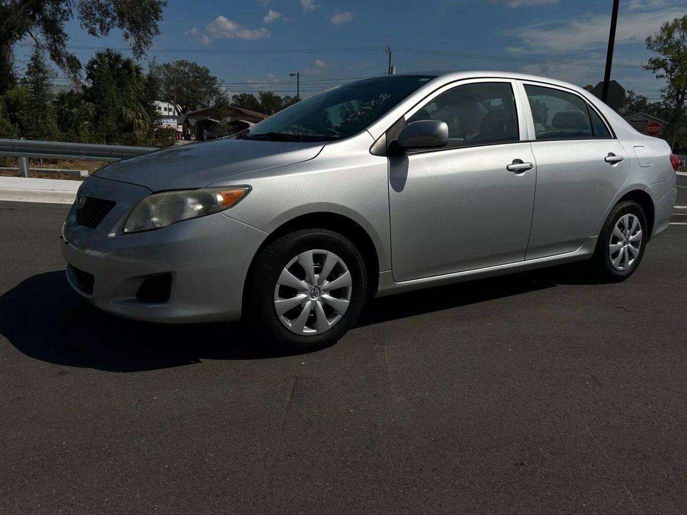 TOYOTA COROLLA 2010 2T1BU4EE5AC322178 image