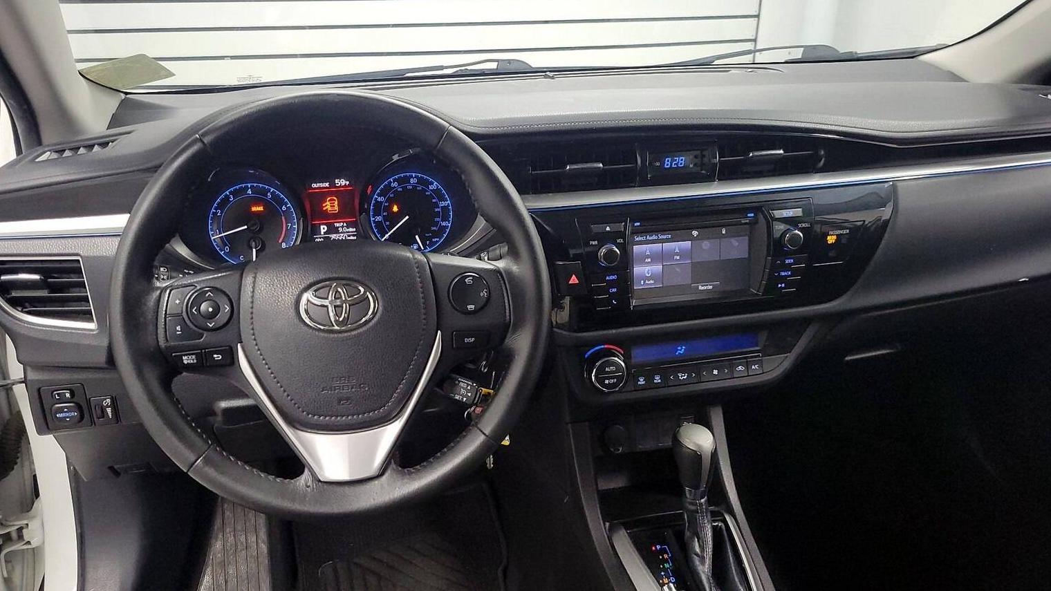 TOYOTA COROLLA 2015 5YFBURHE1FP183425 image