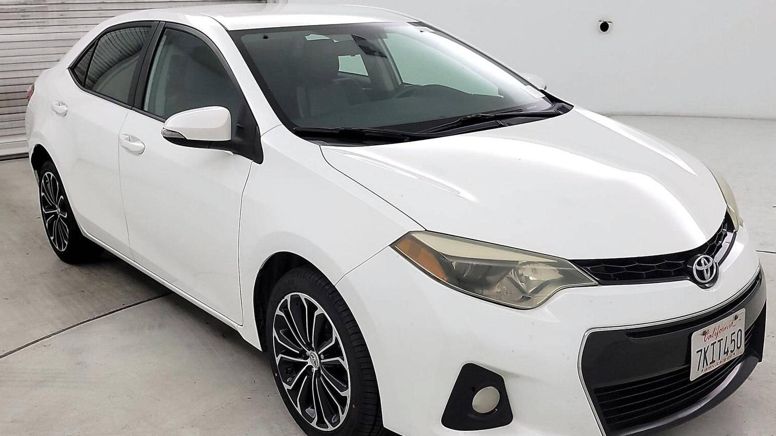 TOYOTA COROLLA 2015 5YFBURHE7FP283237 image