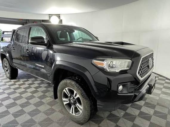 TOYOTA TACOMA 2018 5TFCZ5AN1JX155367 image