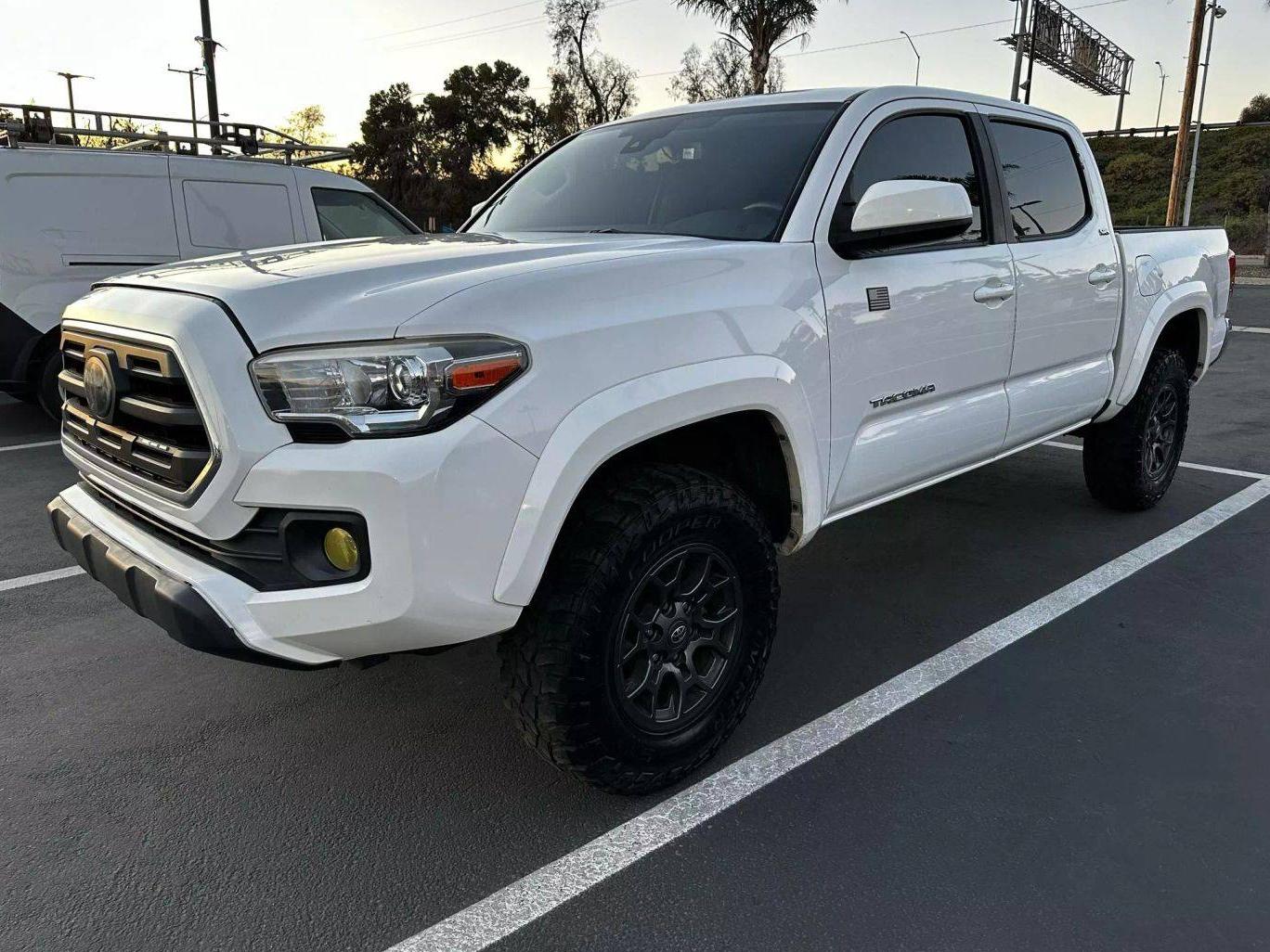 TOYOTA TACOMA 2018 3TMAZ5CN2JM073268 image