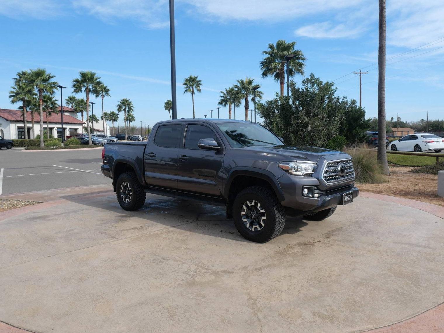 TOYOTA TACOMA 2017 5TFCZ5AN8HX120173 image