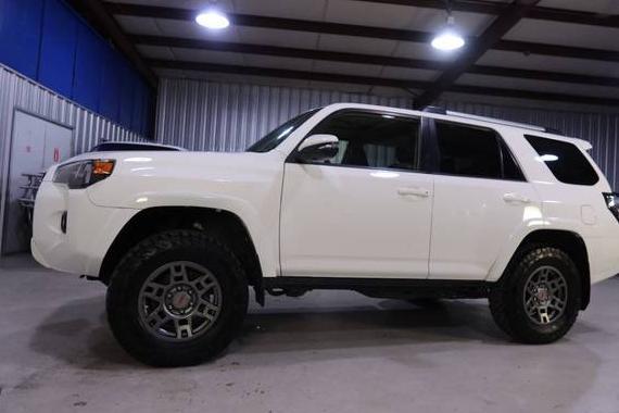 TOYOTA 4-RUNNER 2019 JTEBU5JR5K5670345 image
