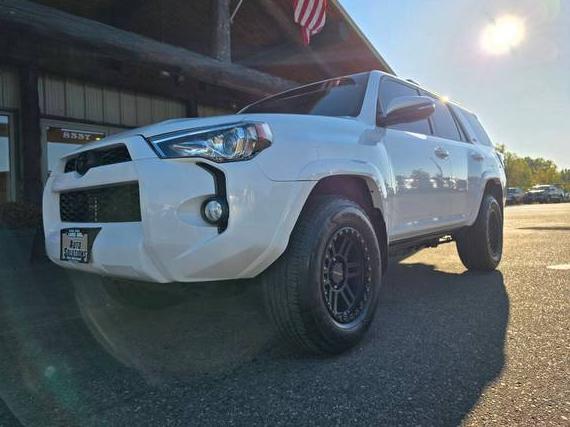 TOYOTA 4-RUNNER 2019 JTEBU5JRXK5728675 image