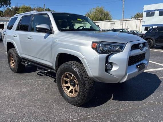 TOYOTA 4-RUNNER 2018 JTEBU5JR7J5573761 image
