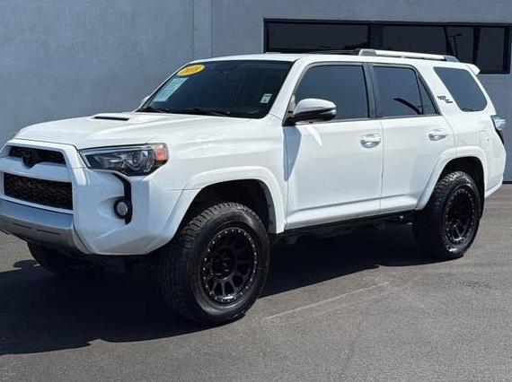 TOYOTA 4-RUNNER 2018 JTEBU5JR8J5533785 image