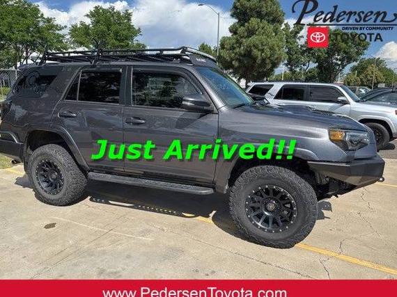 TOYOTA 4-RUNNER 2018 JTEBU5JRXJ5608745 image