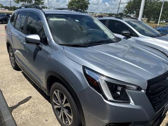 SUBARU FORESTER 2023 JF2SKAPC1PH490714 image