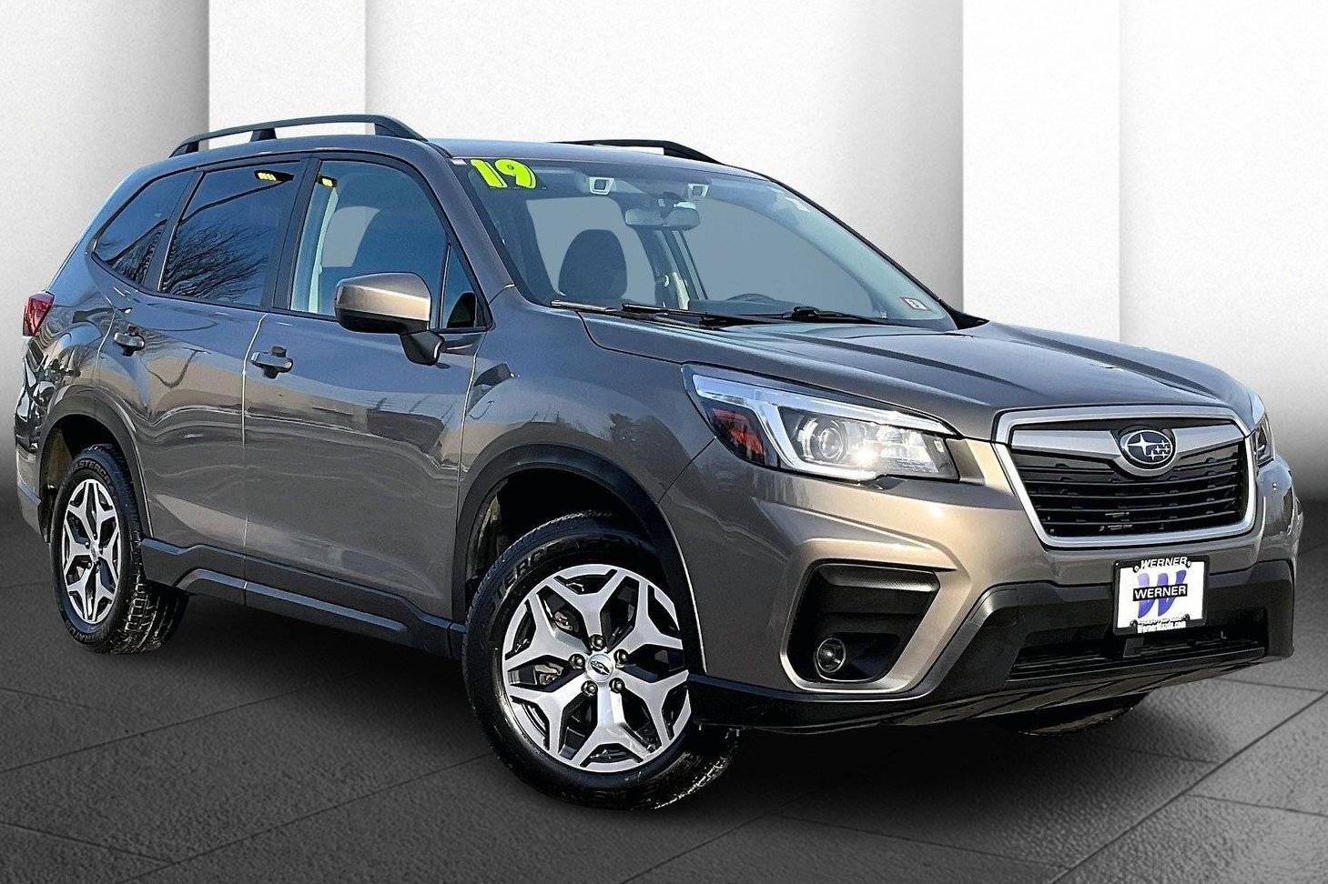 SUBARU FORESTER 2019 JF2SKAEC4KH461106 image