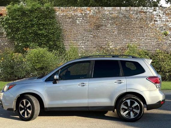 SUBARU FORESTER 2018 JF2SJAEC9JG495209 image