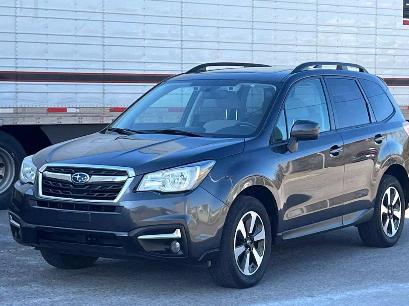 SUBARU FORESTER 2018 JF2SJAGC6JH586350 image