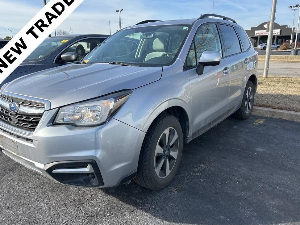 SUBARU FORESTER 2018 JF2SJAEC0JH428461 image