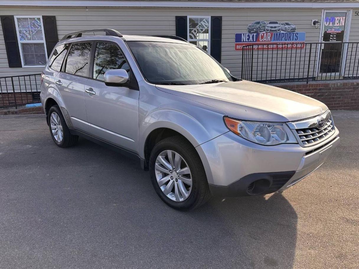 SUBARU FORESTER 2011 JF2SHBDCXBH738010 image