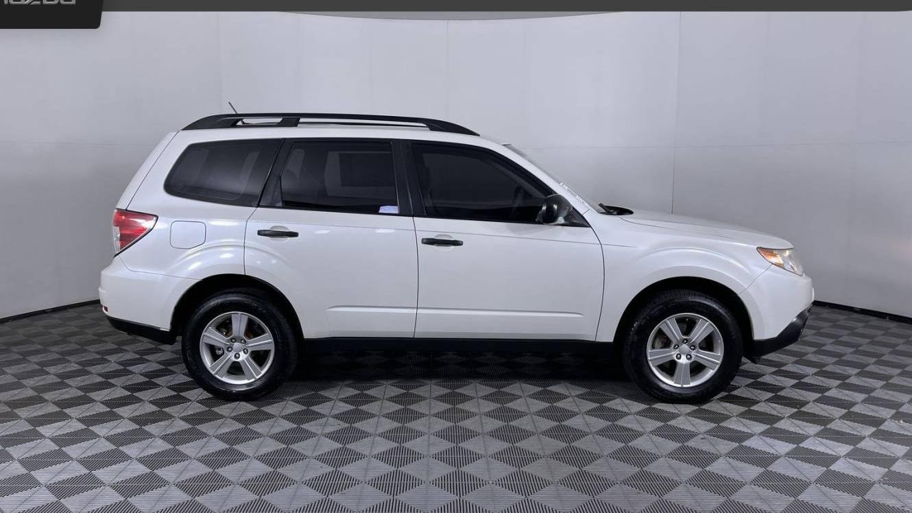 SUBARU FORESTER 2013 JF2SHABC2DG415382 image