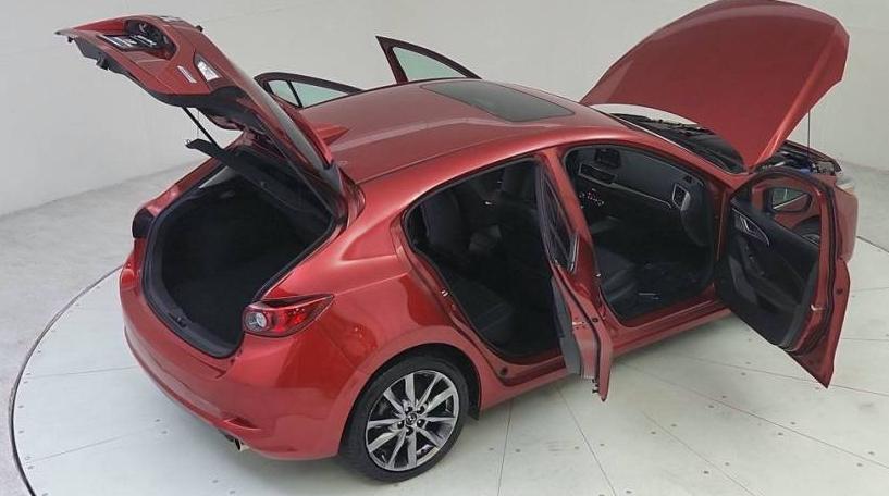 MAZDA MAZDA3 2018 3MZBN1L37JM248330 image