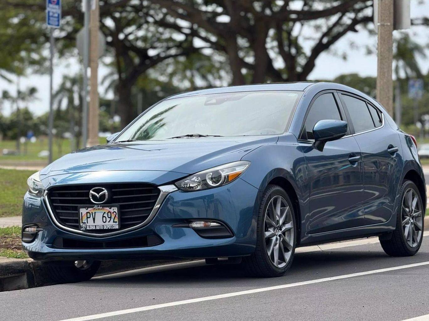 MAZDA MAZDA3 2018 3MZBN1L32JM191373 image