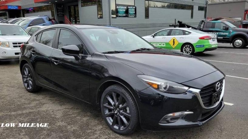 MAZDA MAZDA3 2018 3MZBN1M37JM201670 image