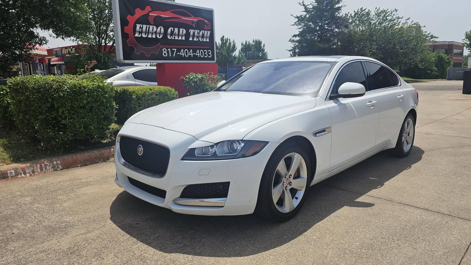 JAGUAR XF 2018 SAJBR4FX0JCY69743 image