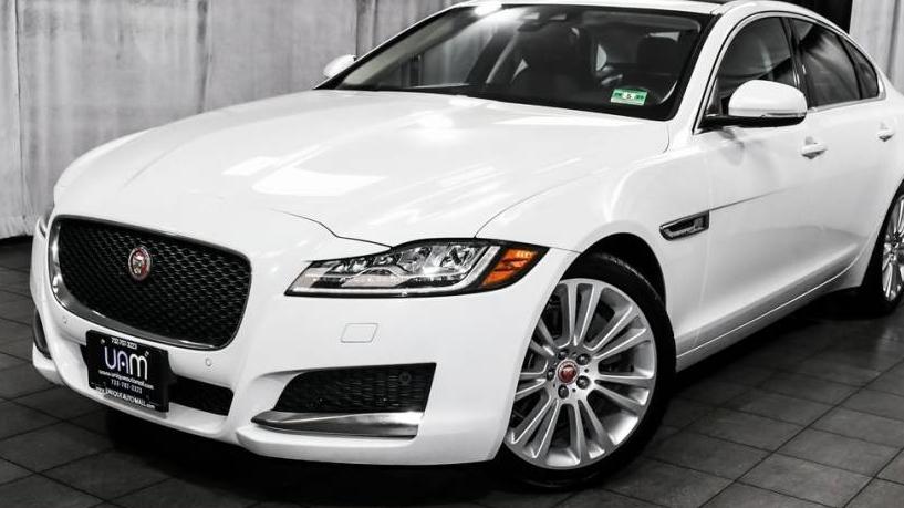 JAGUAR XF 2018 SAJBK4FX2JCY66721 image