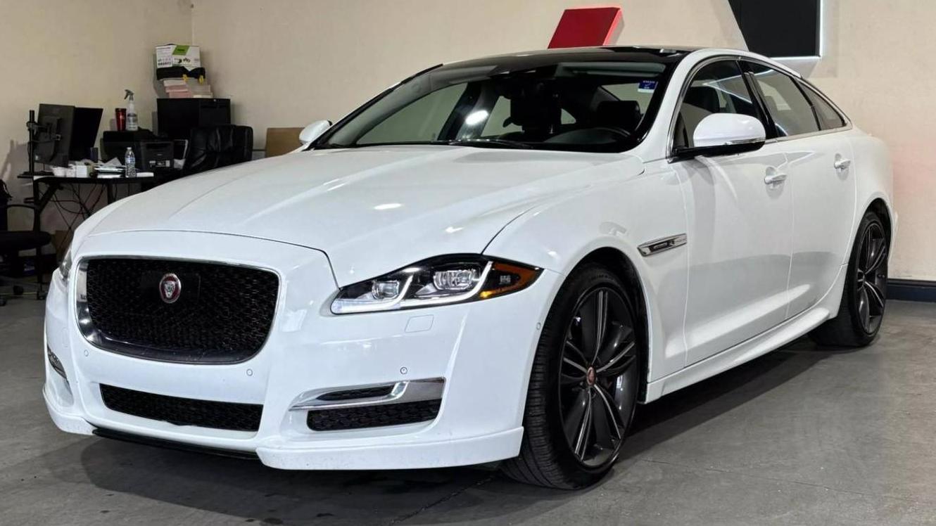 JAGUAR XJ 2019 SAJWA1CE0KMW22129 image