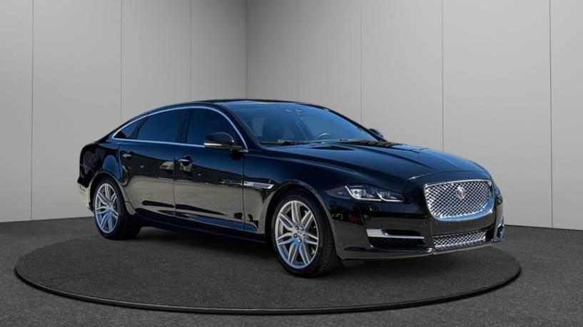 JAGUAR XJ 2018 SAJWA2G7XJ8W15066 image