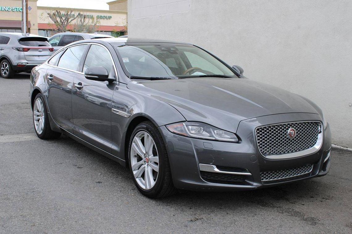 JAGUAR XJ 2018 SAJWA2G76J8W13606 image