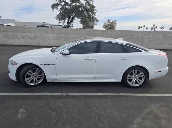 JAGUAR XJ 2017 SAJWA1C7XH8W10511 image JAGUAR XJ 2017 SAJWA1C7XH8W10511 image