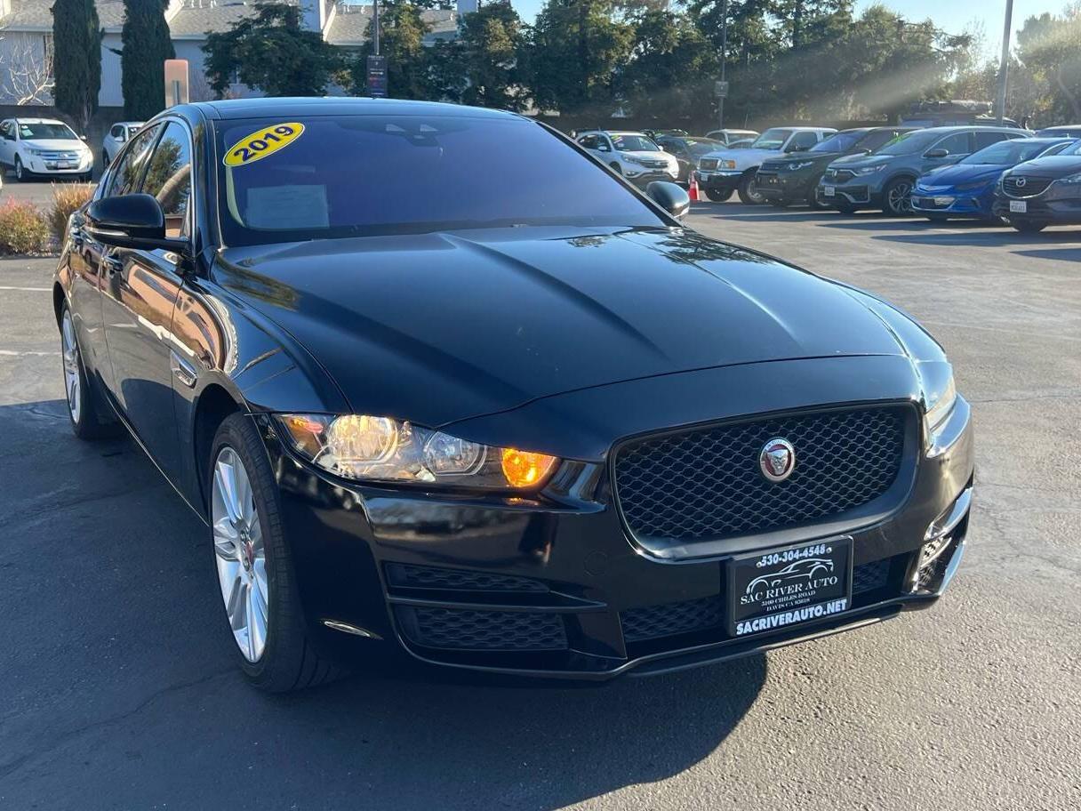 JAGUAR XE 2019 SAJAS4FX3KCP52823 image